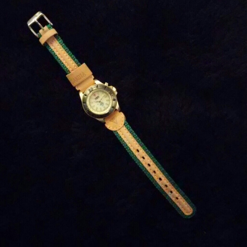 ⬜Dakota Stingray women's watch EUC
